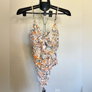 CUPSHE Floral One-Piece Swimsuit Tummy Control Twist Front